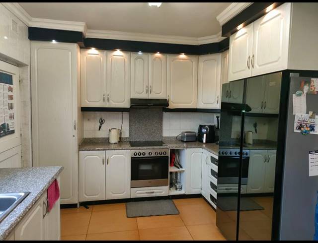 3 BEDROOM PROPERTY TO RENT IN ESCOMBE